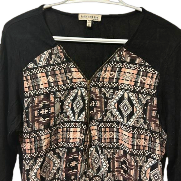 Faith & Joy Adjustable v-neck zip front tunic. Pretty pinkish pattern - Picture 3 of 4